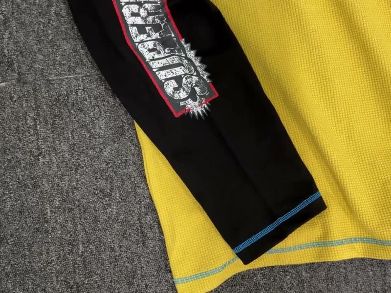 Close-up of where a sleeve print's frame ends in a starburst.